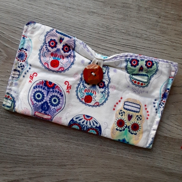 Sugar Skulls 'Day of The Dead' Sunglasses Pouch Bag - Picture 1 of 7